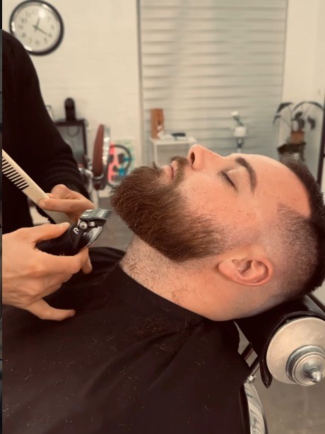 Detalhe de corte e acabamento na Senhor Barbeiro